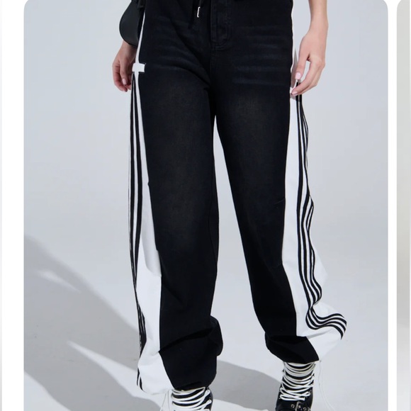 Nwt AKIRA Women's Black and White Striped track and denim pant Joggers size XL - Picture 5 of 5